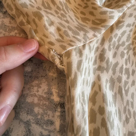 Babaton Bennett Dress Size XS 100% Silk Giraffe Print Mini Travel DAMAGED READ - Picture 12 of 15